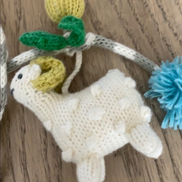 Garland - Picture 3 of 5